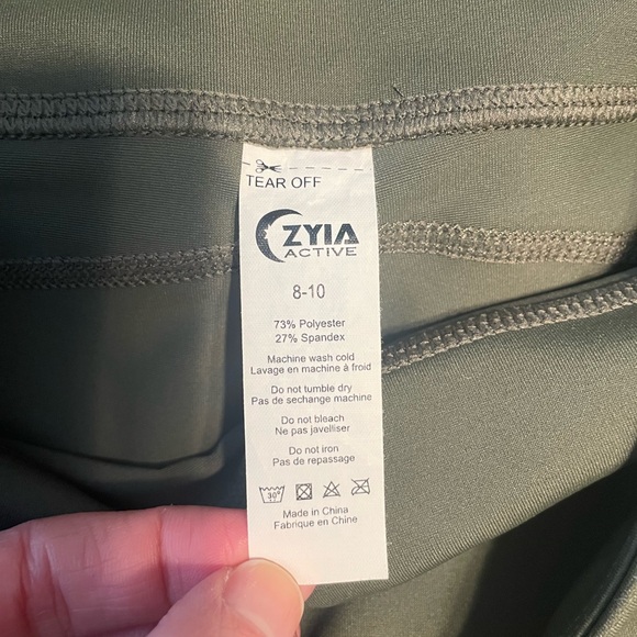 Zyia Army Metallic Green Pocket Light n Tight 7/8 24” Leggings Sz 8-10 - Picture 10 of 10